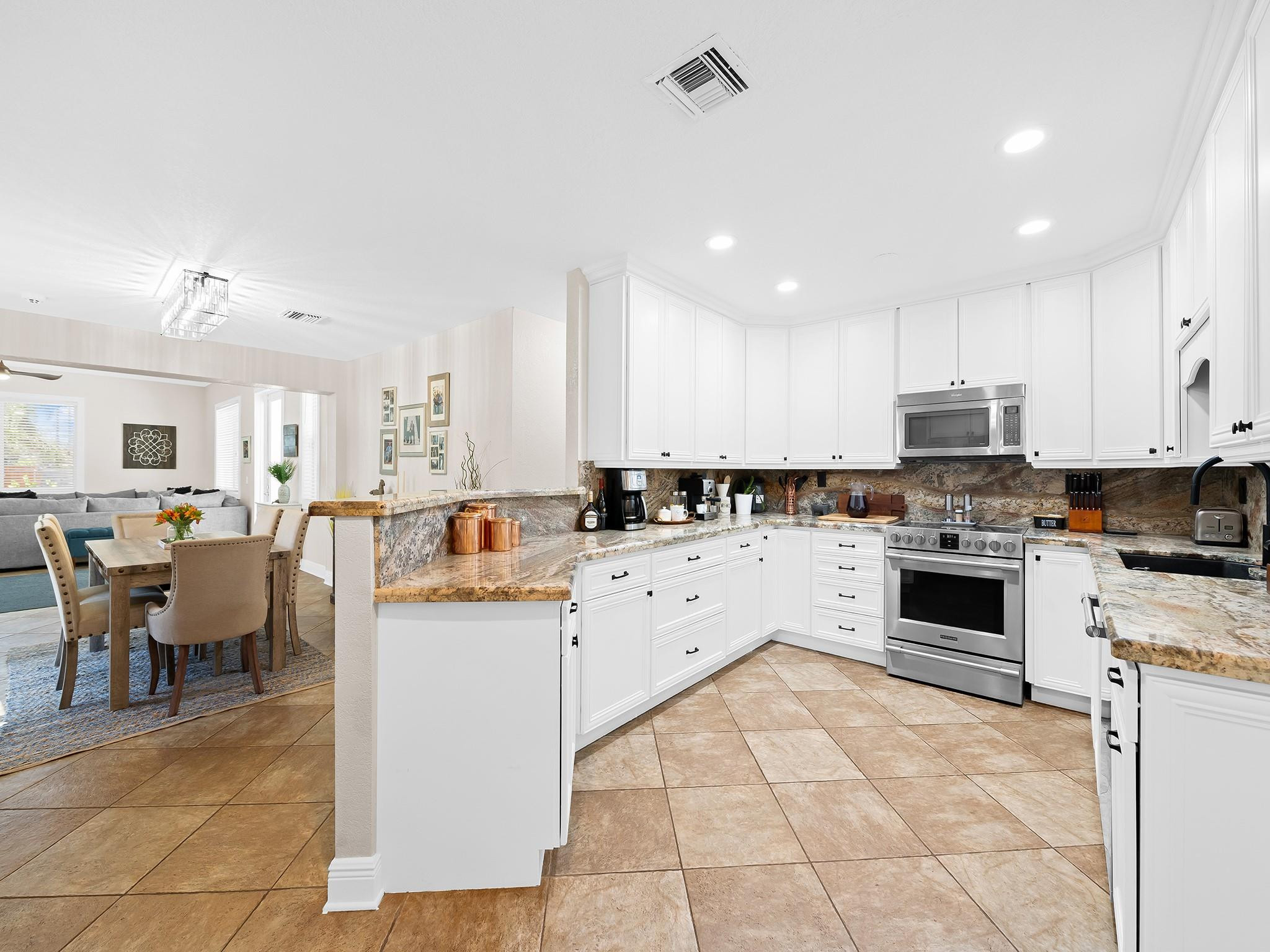 812 Northwest 26th Street Wilton Manors, FL 33311 - Photo 10 of 28 Photo 10