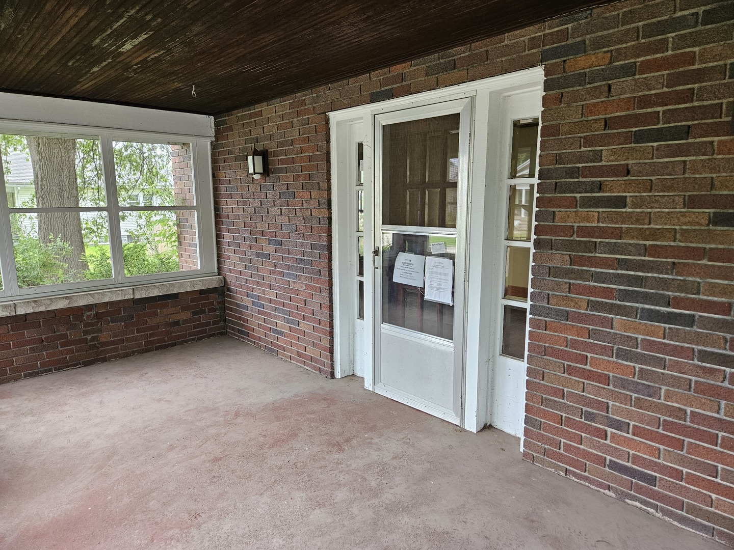 402 East 5th Street Flora, IL 62839 - Photo 11 of 29 a view of an empty room with a window