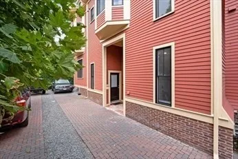 $925,000 | 42 Bow Street, Unit 5, Somerville, MA 02143