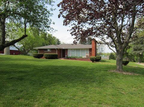 9385 East Coldwater Road Davison, MI 48423 - Photo 2 of 18 20185469-1.JPG
