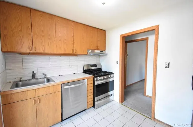 $699,999 | 85 Grand Avenue, Pearl River, NY 10965