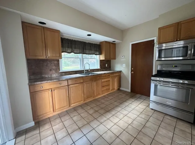 $699,999 | 85 Grand Avenue, Pearl River, NY 10965