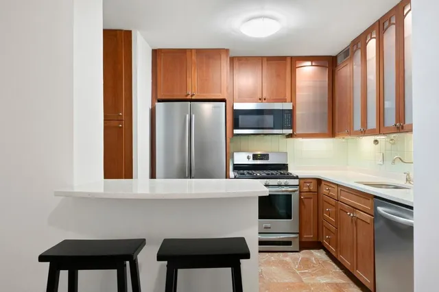 $750,000 | 400 East 77th Street, Unit 3A | Lenox Hill