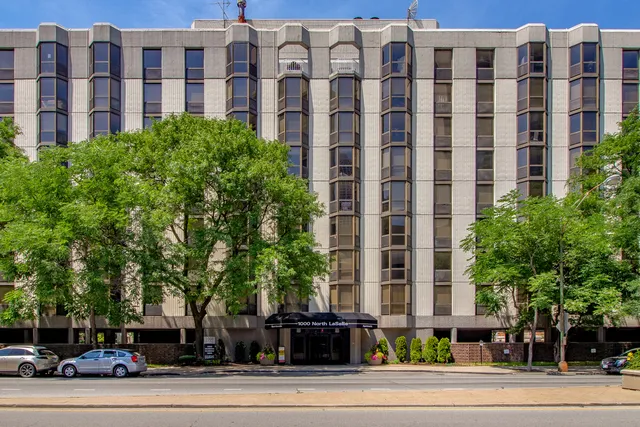 $2,244 | 1000 North LaSalle Drive, Unit 415, Chicago, IL 60610