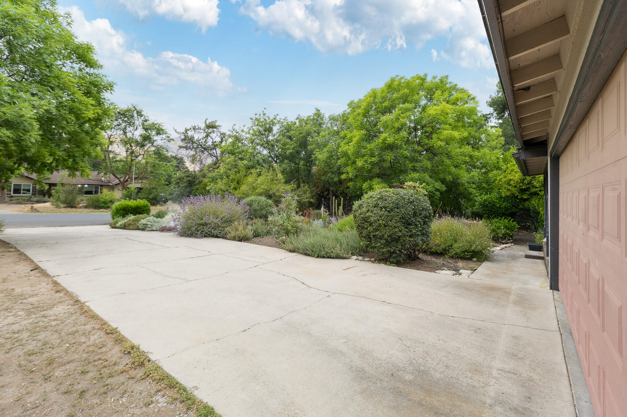 40826 Grouse Drive Three Rivers, CA 93271 - Photo 66 of 75 62 Driveway