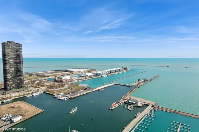 $545,000 | 211 North Harbor Drive, Unit 1307, Chicago, IL 60601