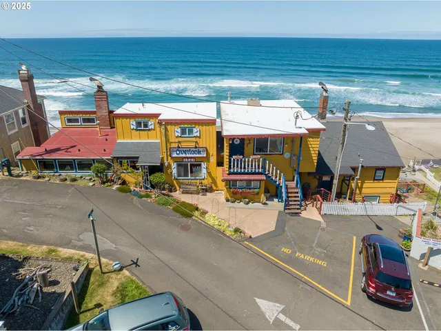 $299,000 | 3521 Southwest Anchor Avenue, Unit 3, Lincoln City, OR 97367