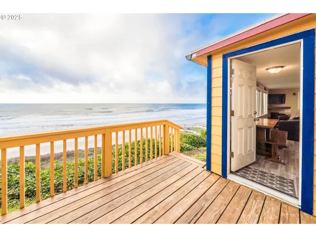 $299,000 | 3521 Southwest Anchor Avenue, Unit 3, Lincoln City, OR 97367