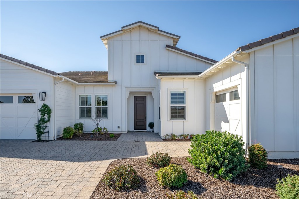 1541 Mesa Road Nipomo, CA 93444 - Photo 3 of 70 a front view of a house with garden