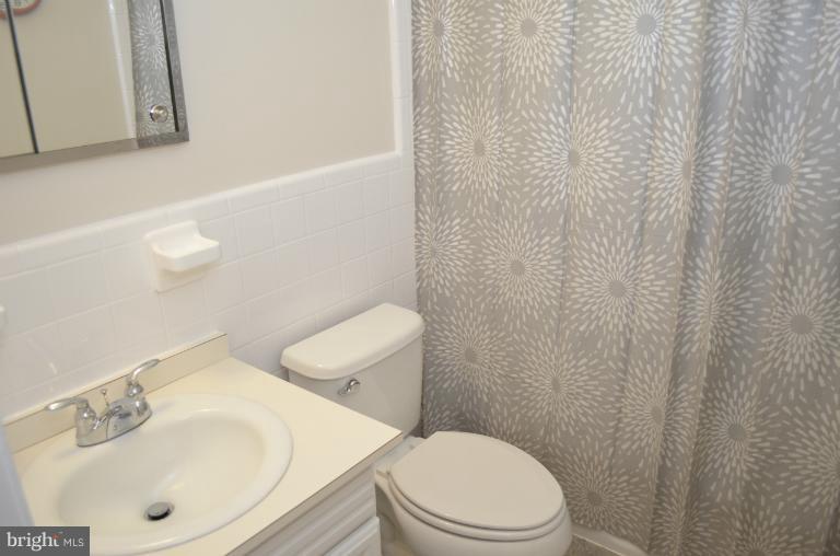 2404 Chilham Place Potomac, MD 20854 - Photo 1 of 25 Bath