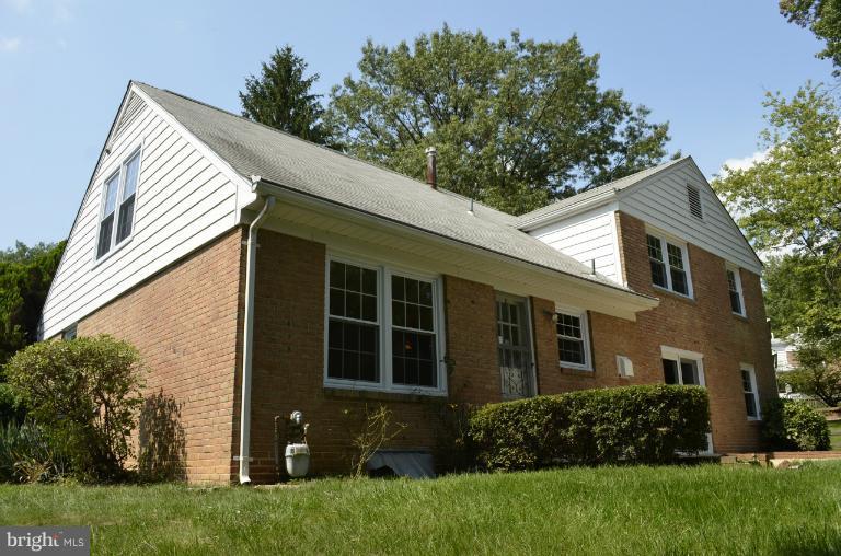 2404 Chilham Place Potomac, MD 20854 - Photo 3 of 25 Exterior (Rear)
