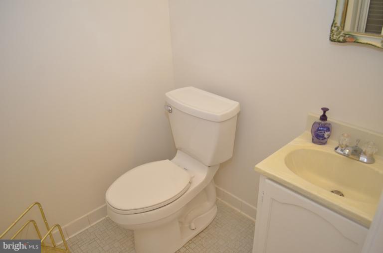 2404 Chilham Place Potomac, MD 20854 - Photo 5 of 25 Bath (Master)