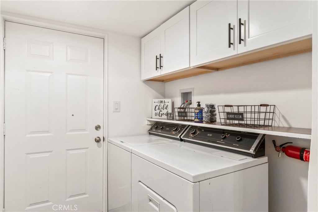 899 Blue Ridge Drive Lake Arrowhead, CA 92385 - Photo 44 of 49 a utility room with stainless steel appliances washer and dryer