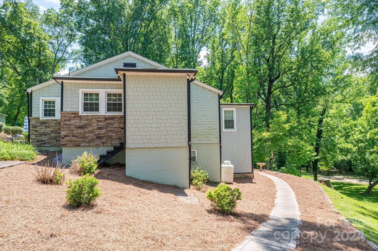1827 Randolph Road Shelby, NC 28150 - Photo 8 of 46 Gallery Image 8