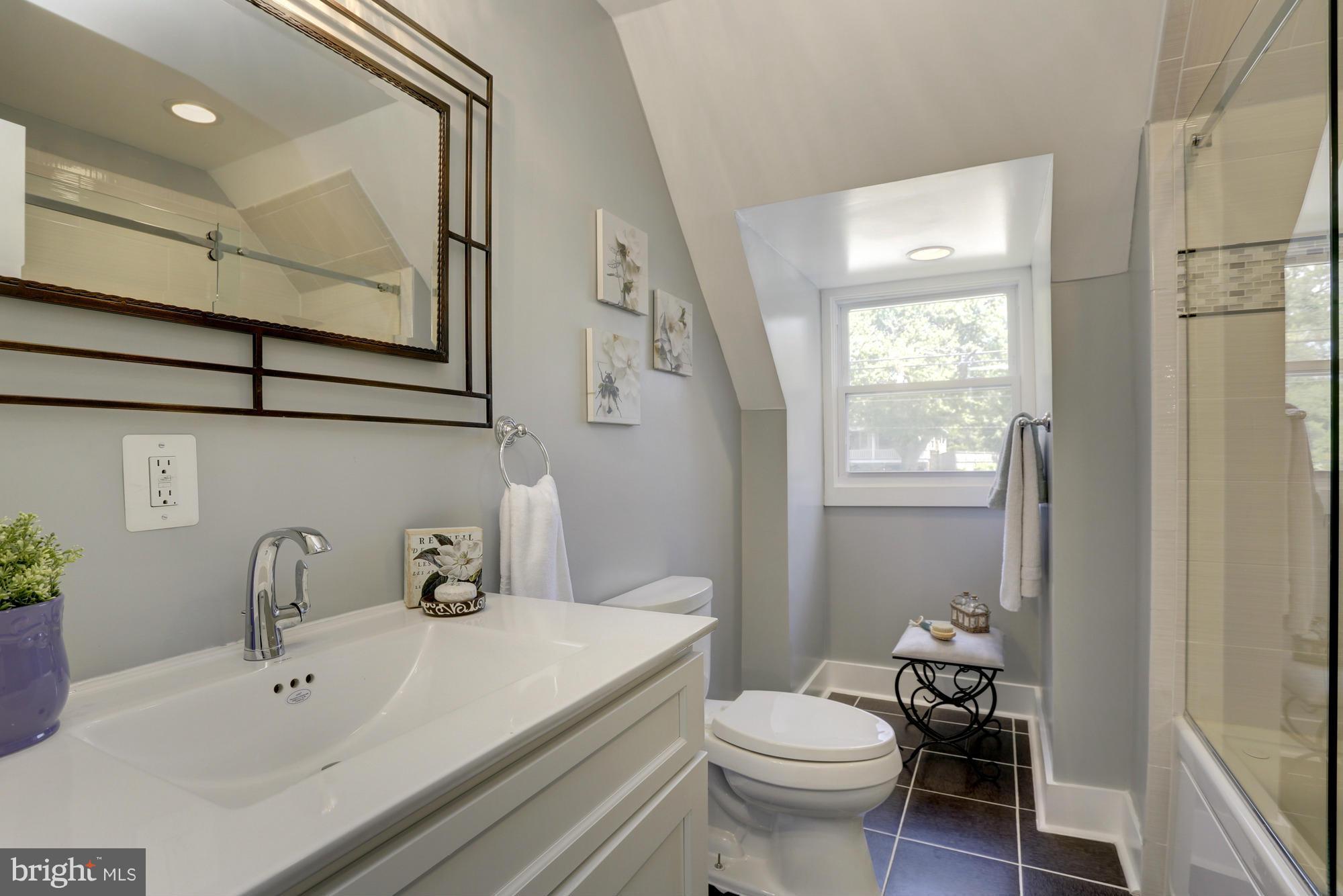 9508 Colesville Road Silver Spring, MD 20901 - Photo 14 of 27 a bathroom with a sink toilet and a tub