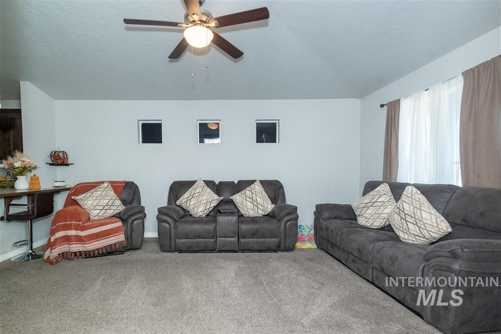 2160 East Ridgeview Avenue Payette, ID 83661 - Photo 5 of 32 Vaulted ceiling with a ceiling fan, carpeted flooring, and a built-in shelf