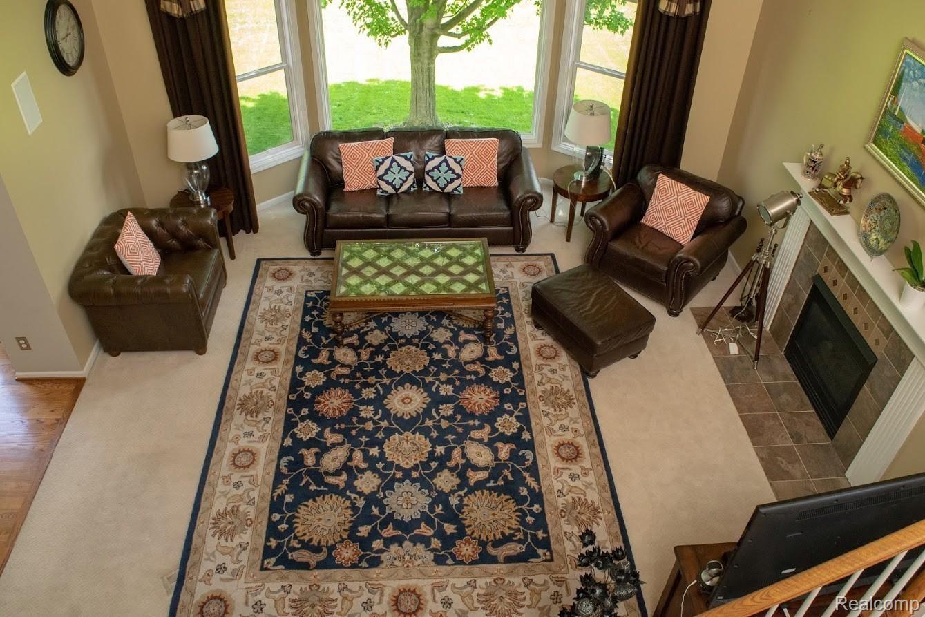 1046 Bloomview Circle Rochester, MI 48307 - Photo 10 of 31 Family Room View2.jpg