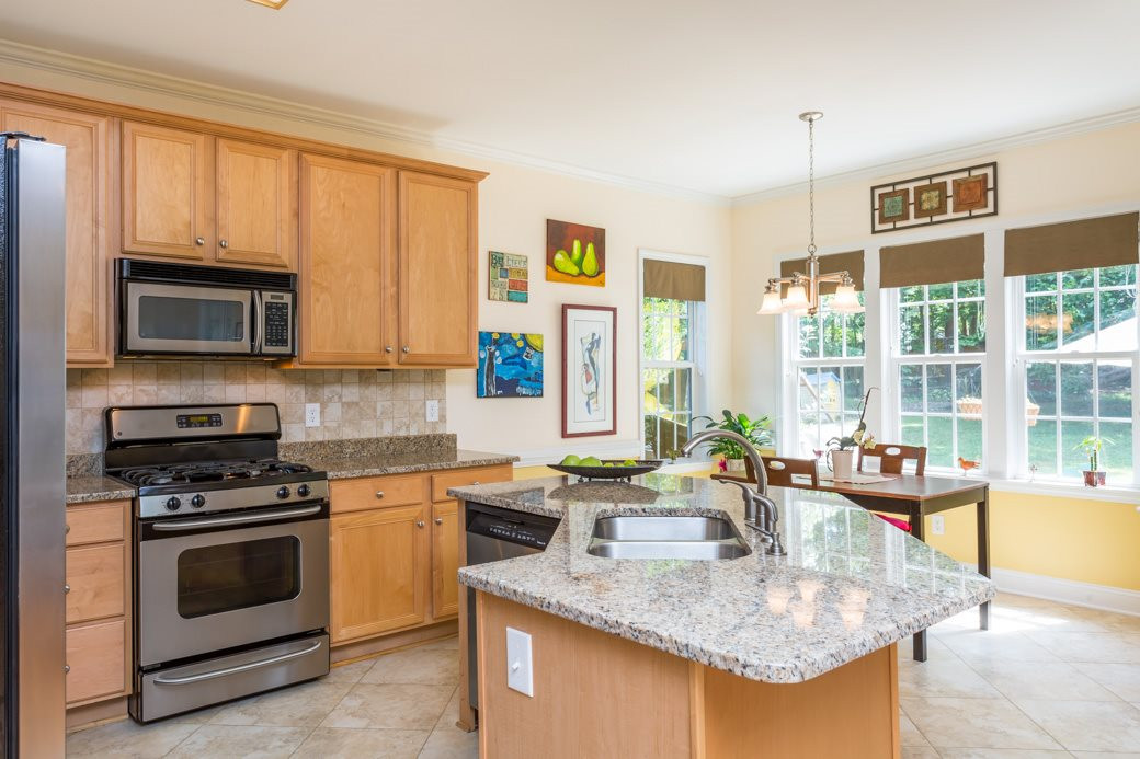 Great kitchen for entertaining family and friends! Granite counter tops, gas range and built in microwave. Kitchen