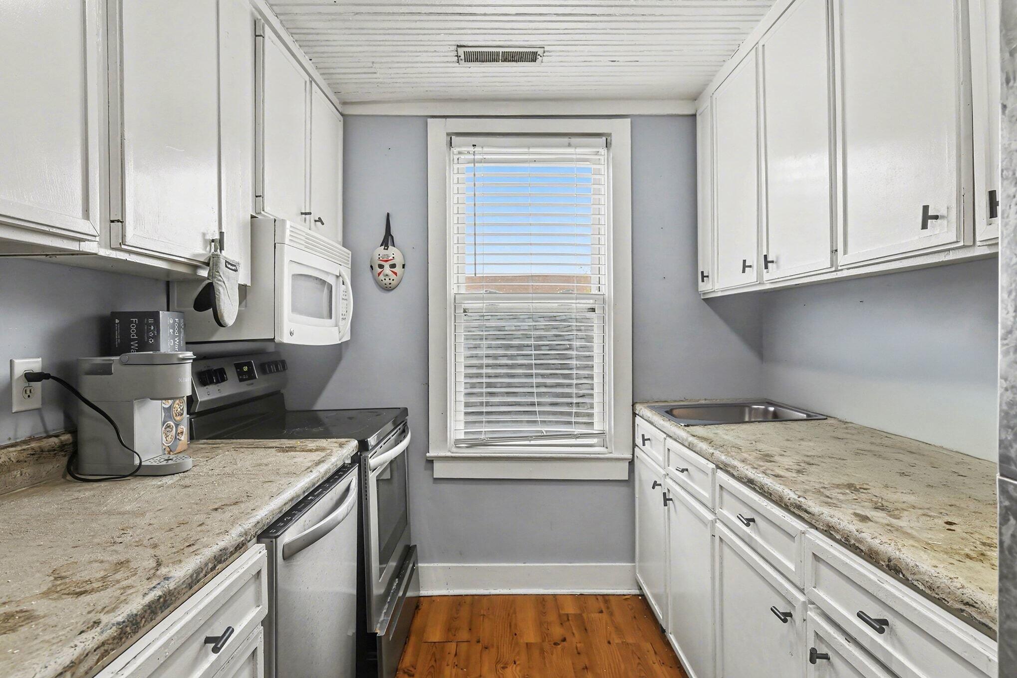 81 Simons Street Charleston, SC 29403 - Photo 25 of 31 81 Simons B