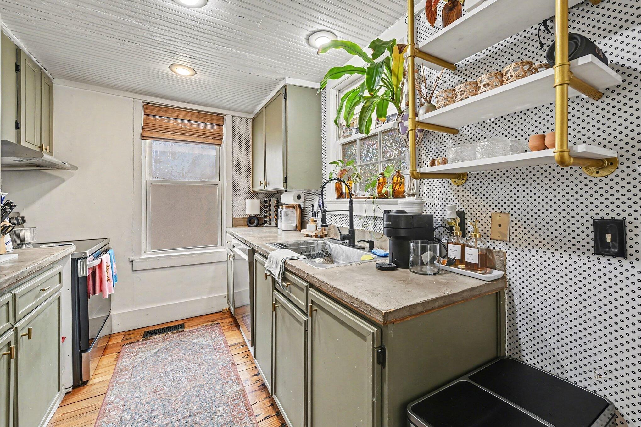 81 Simons Street Charleston, SC 29403 - Photo 10 of 31 81 Simons A