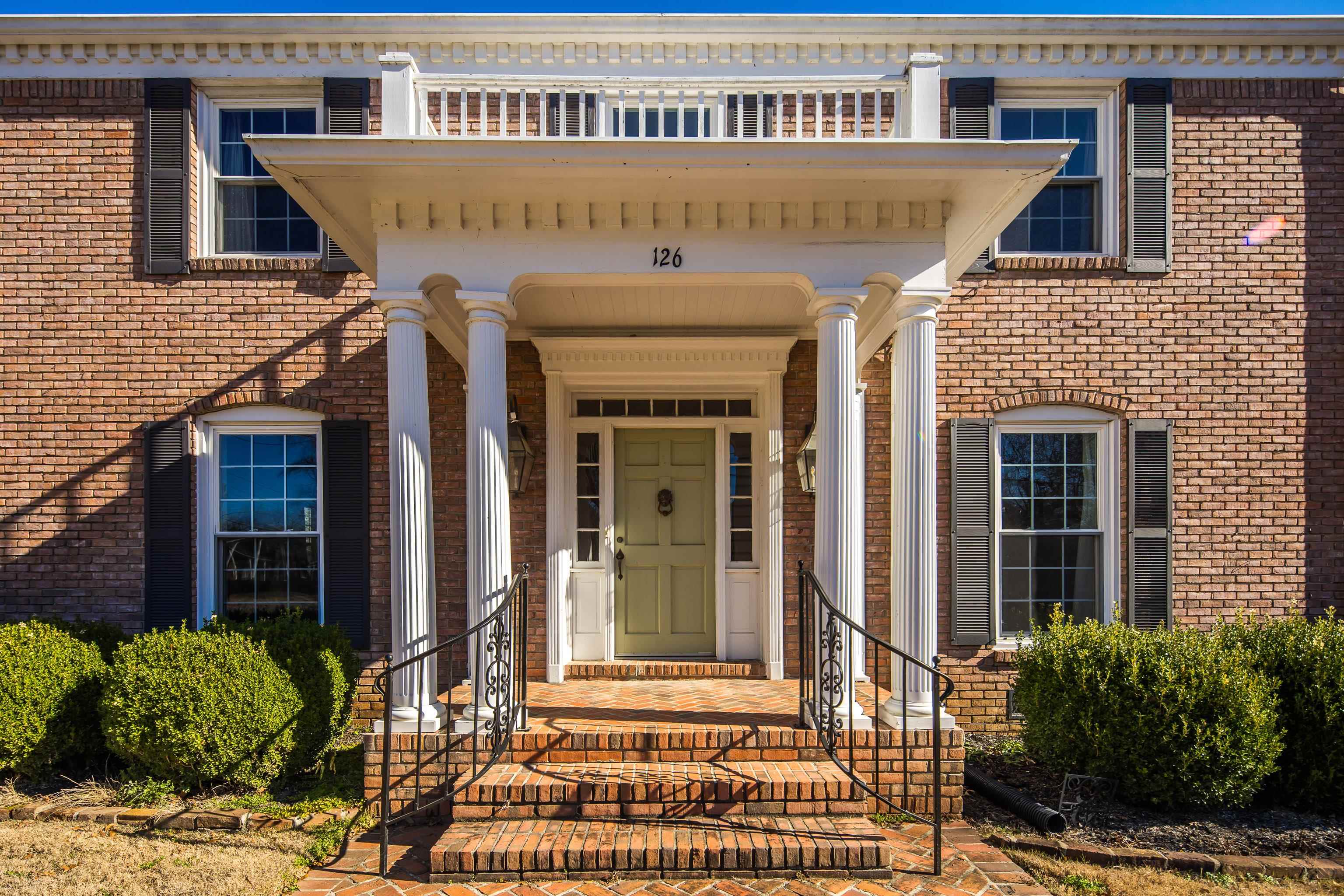 126 Rooks Drive Brownsville, TN 38012 - Photo 4 of 37 a front view of a house with a garden