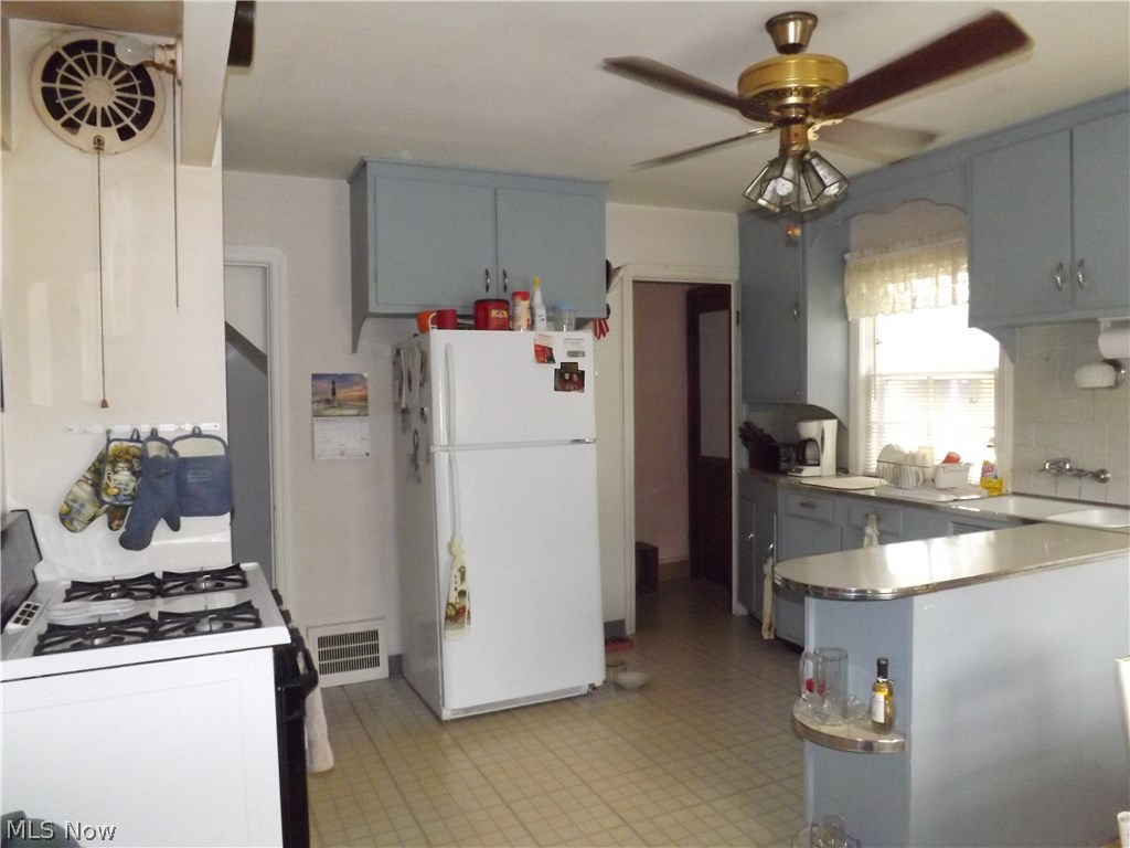 3575 Lloyd Road Cleveland, OH 44111 - Photo 5 of 15