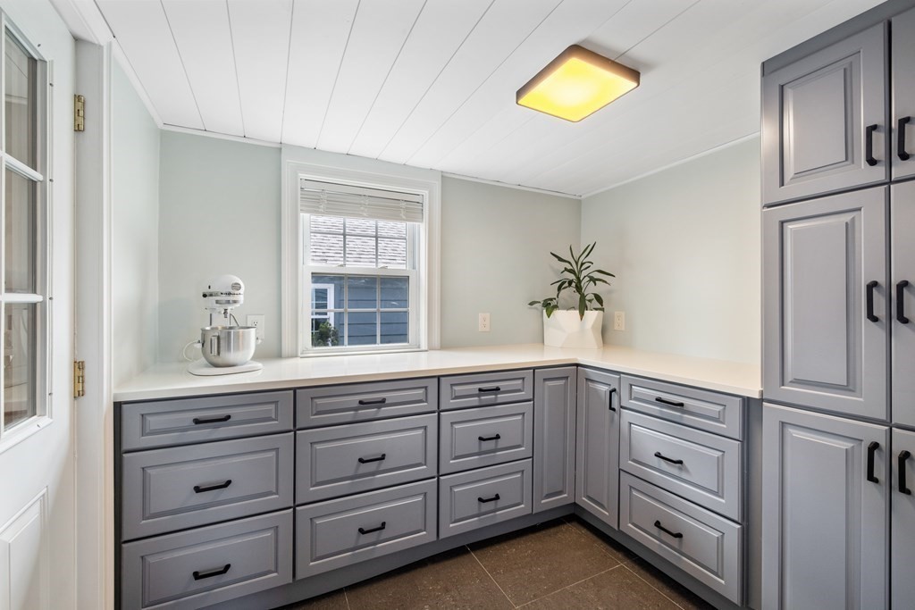 17 Post Island Road Quincy, MA 02169 - Photo 18 of 28 Gallery Image 18