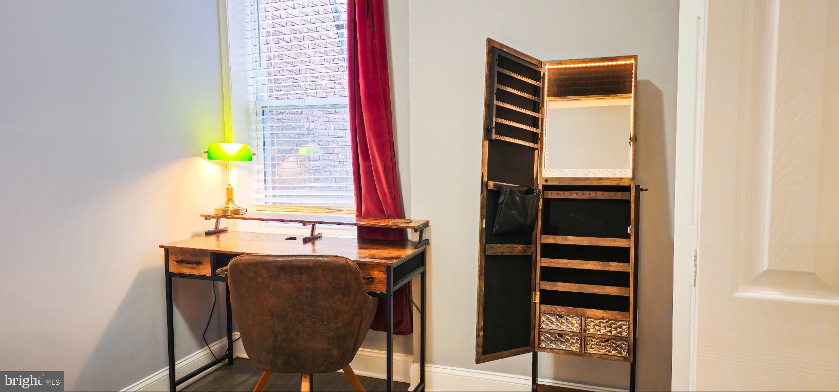 5 East 27th Street Baltimore, MD 21218 - Photo 22 of 34 a view of hall way with furniture and furniture