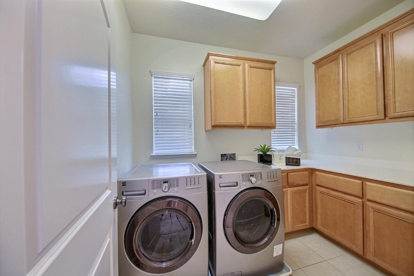 2866 Vernon Way San Ramon, CA 94582 - Photo 29 of 32 a utility room with sink dryer and washer