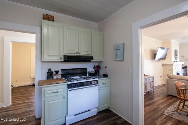 $247,000 | 258 Querens Avenue, Biloxi, MS 39530