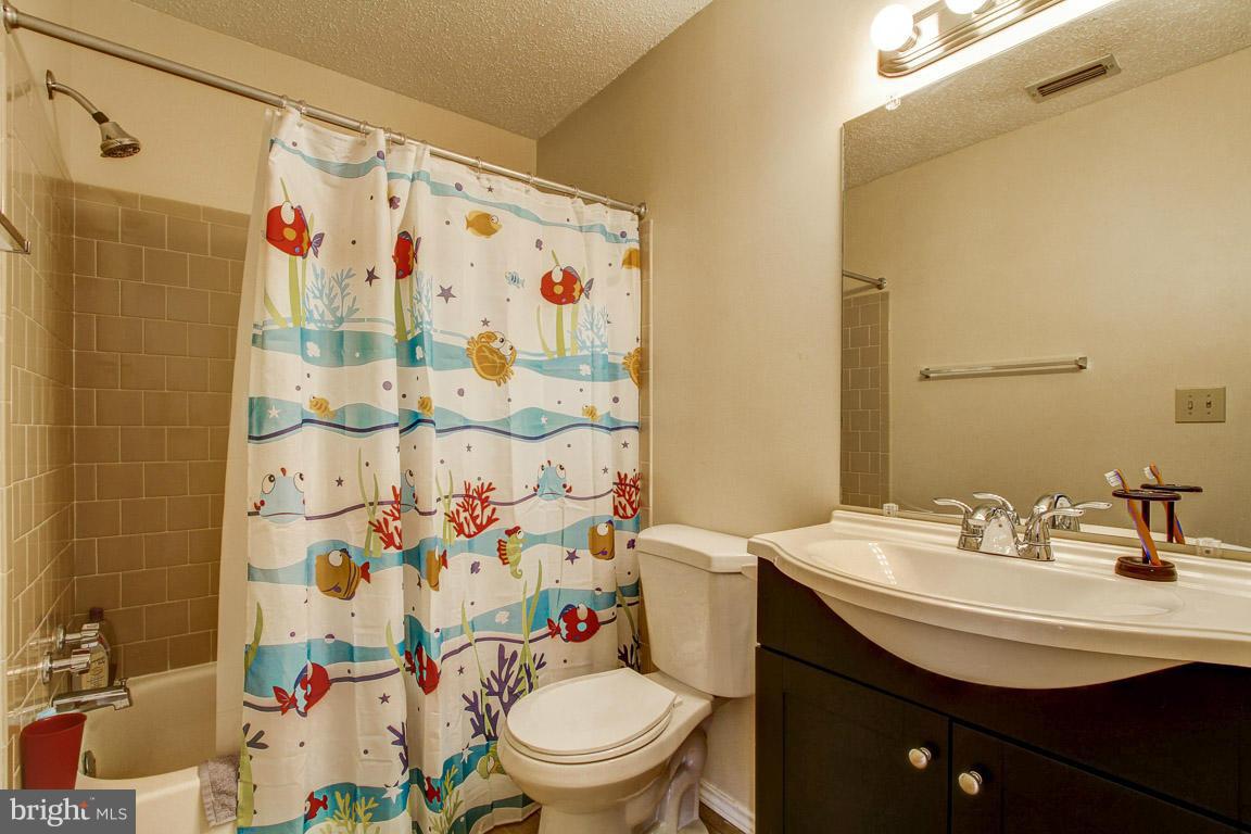 20951 Timber Ridge Terrace, Unit 201 Ashburn, VA 20147 - Photo 10 of 27 Bath