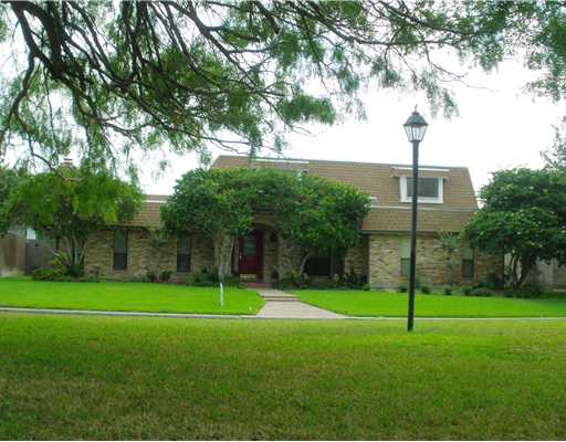 7026 Brandon Drive Corpus Christi, TX 78413 - Photo 2 of 10 a view of a basketball court
