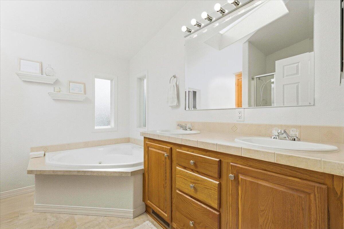 340 Old Mill Road, Unit 242 Santa Barbara, CA 93110 - Photo 17 of 29 Primary Bath