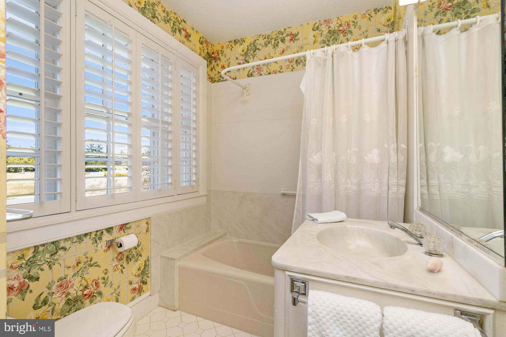 18535 Foreston Road Parkton, MD 21120 - Photo 46 of 84 Second bedroom ensuite.