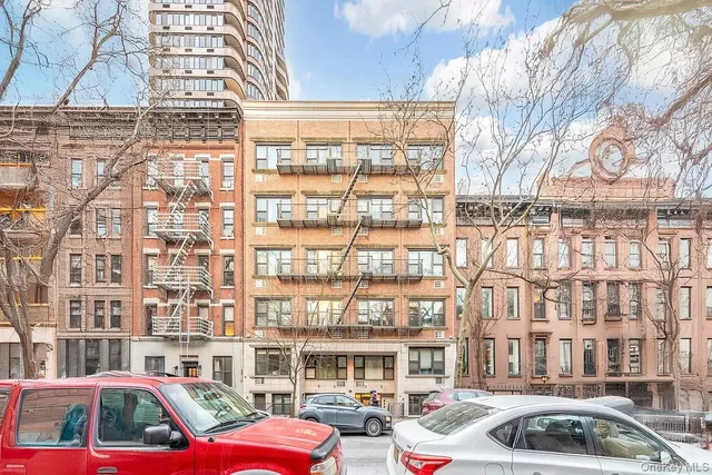 $2,950 | 444 East 87th Street, Unit 3E | Upper East Side