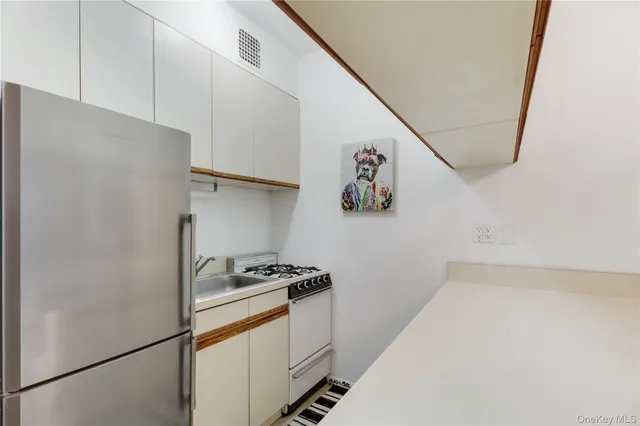 $2,950 | 444 East 87th Street, Unit 3E | Upper East Side