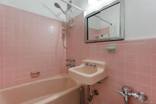 $2,950 | 444 East 87th Street, Unit 3E | Upper East Side