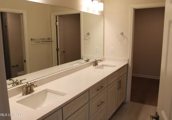 $314,900 | 8649 Parkview Oaks Circle, Olive Branch, MS 38654