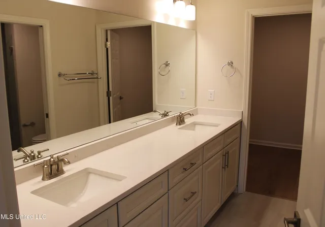 $319,500 | 8649 Parkview Oaks Circle, Olive Branch, MS 38654