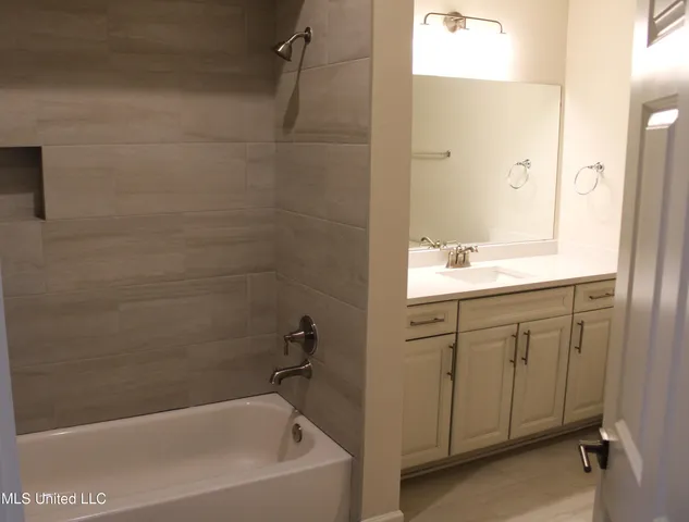 $319,500 | 8649 Parkview Oaks Circle, Olive Branch, MS 38654