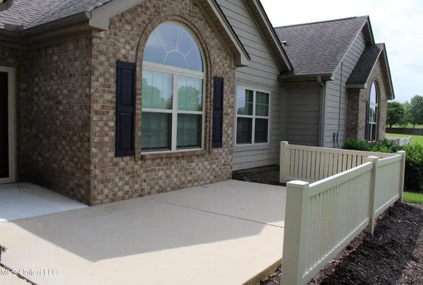 $314,900 | 8649 Parkview Oaks Circle, Olive Branch, MS 38654