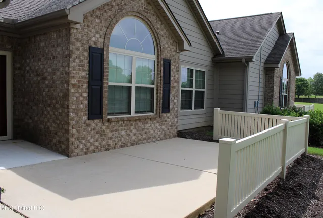 $319,500 | 8649 Parkview Oaks Circle, Olive Branch, MS 38654