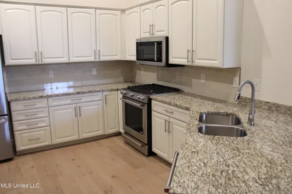 $314,900 | 8649 Parkview Oaks Circle, Olive Branch, MS 38654