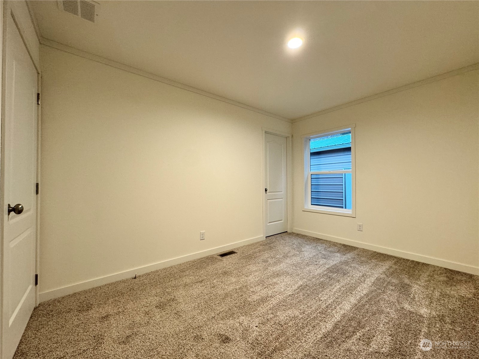 122 Ward Road Longview, WA 98632 - Photo 11 of 21 a view of room and window