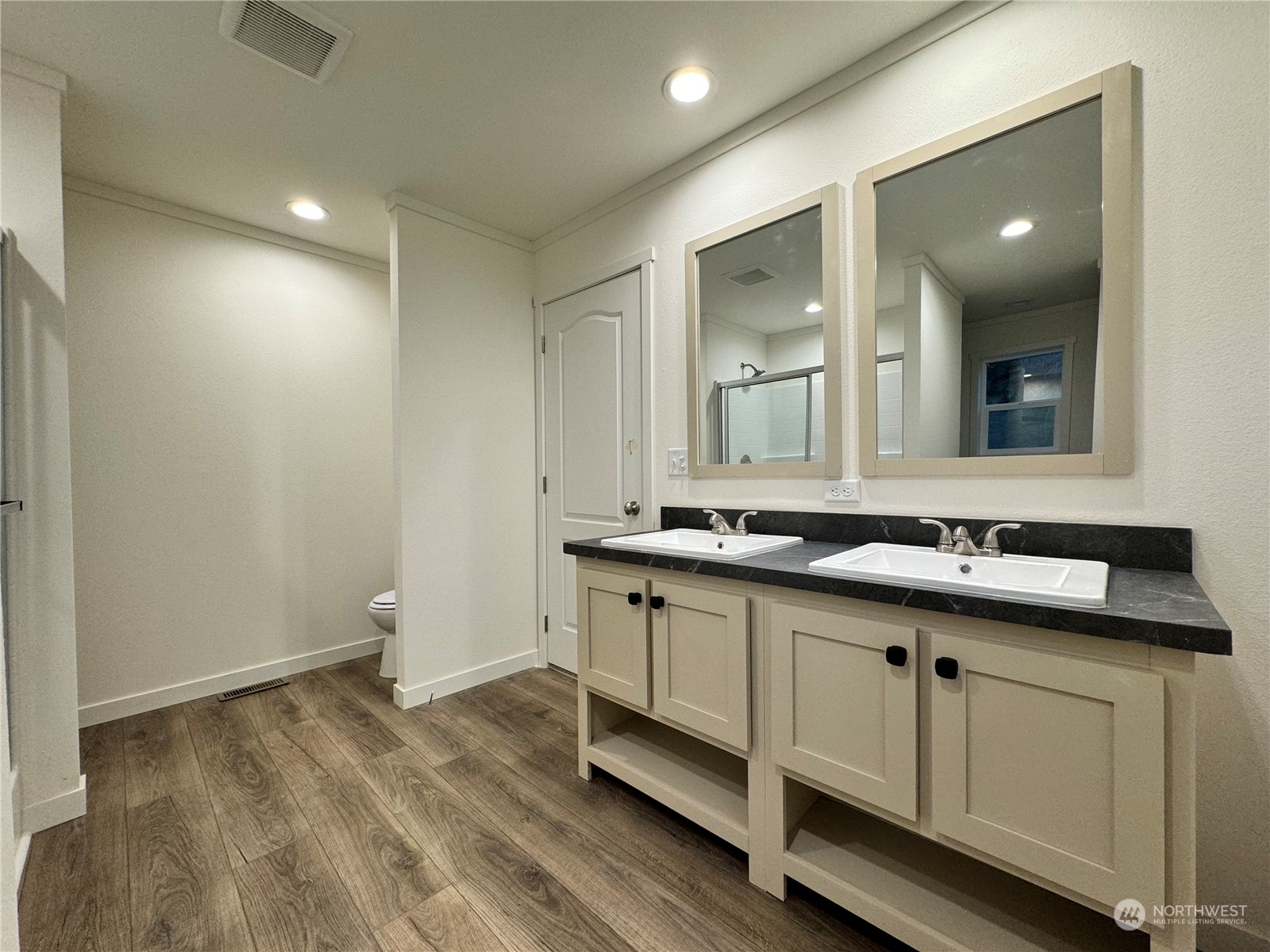 122 Ward Road Longview, WA 98632 - Photo 16 of 21 a bathroom with a sink and a mirror