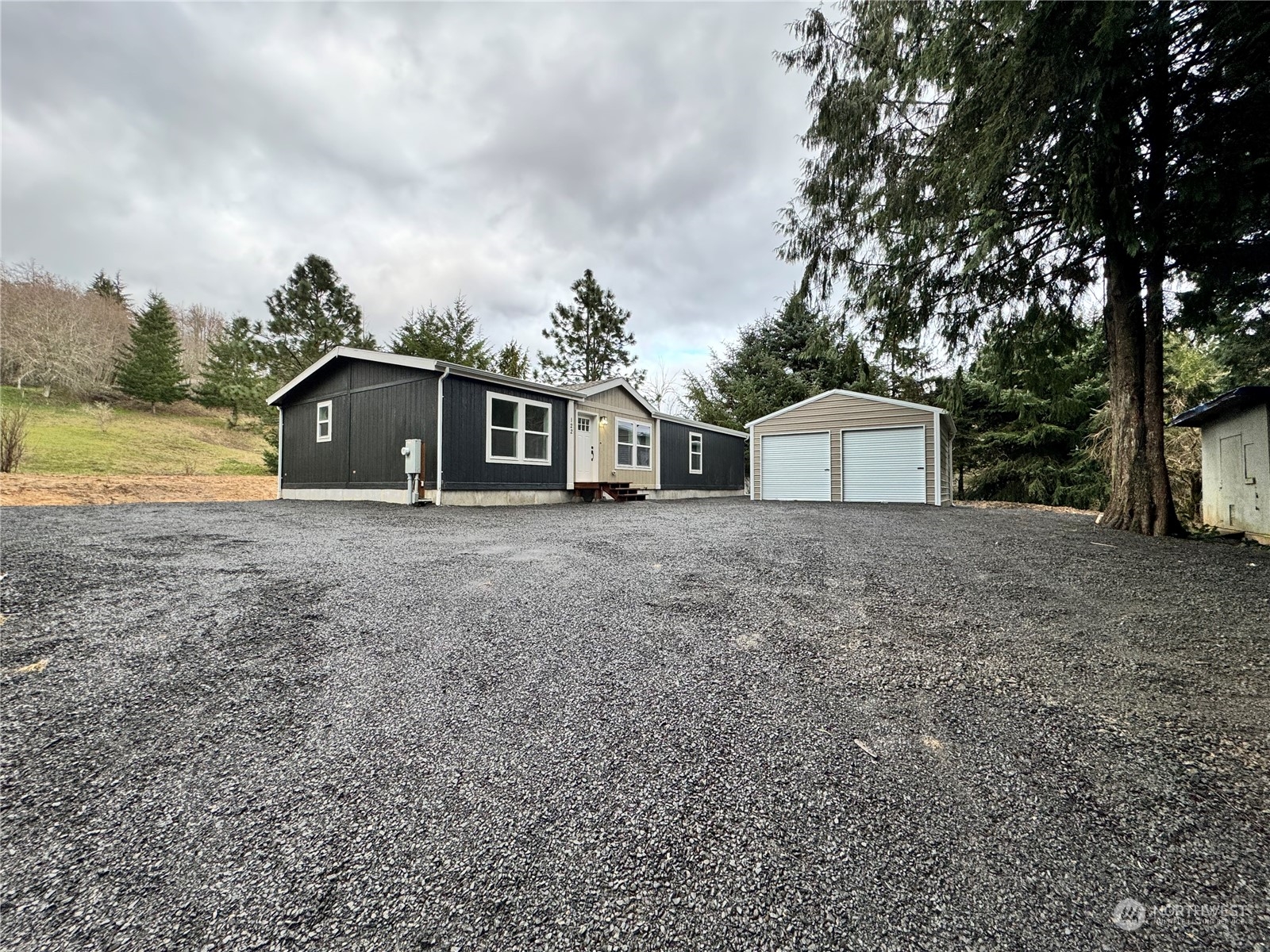 122 Ward Road Longview, WA 98632 - Photo 2 of 21 a view of a house with yard and a tree