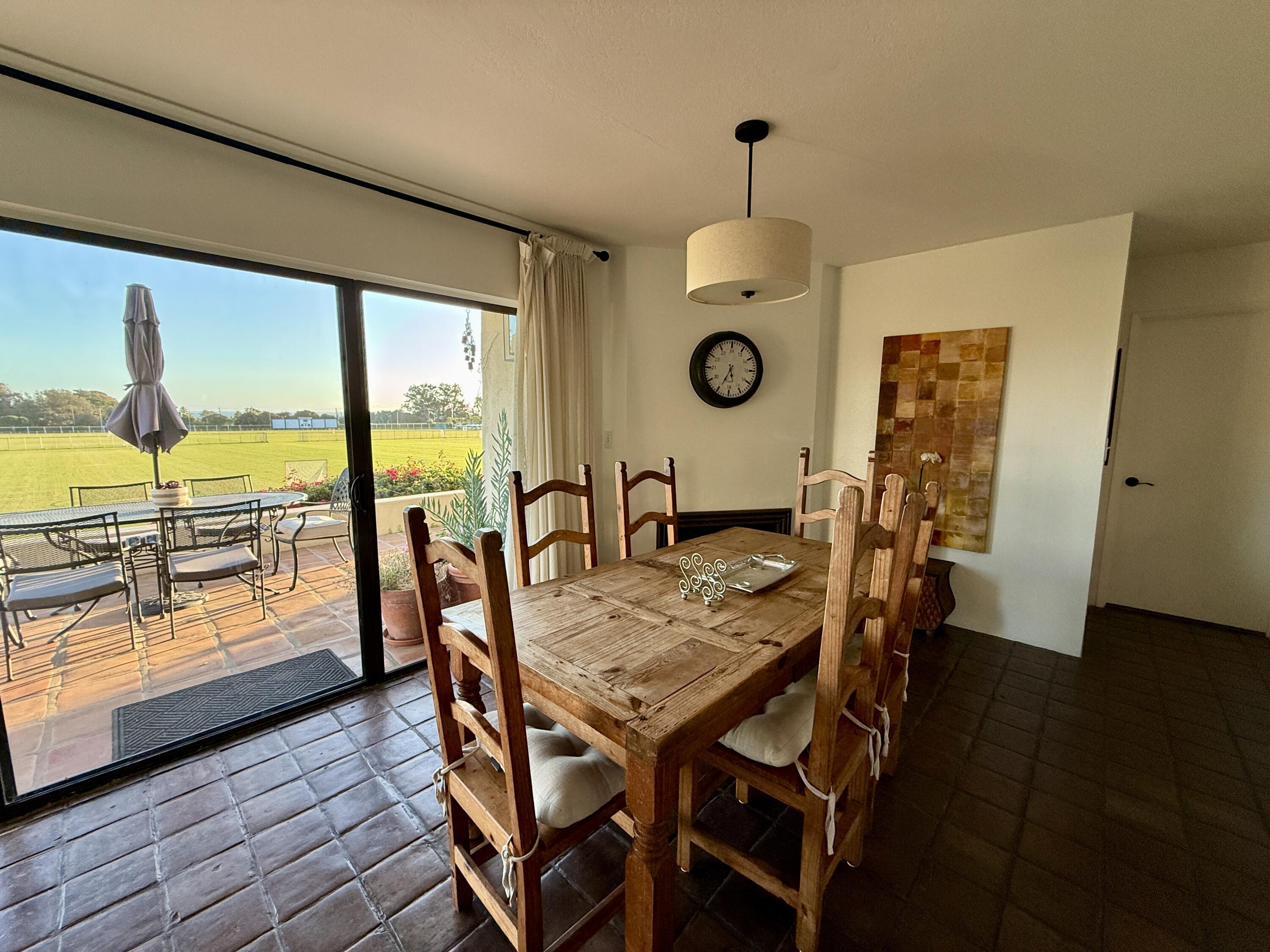 3375 Foothill Road, Unit 511 Carpinteria, CA 93013 - Photo 4 of 13 Dining area