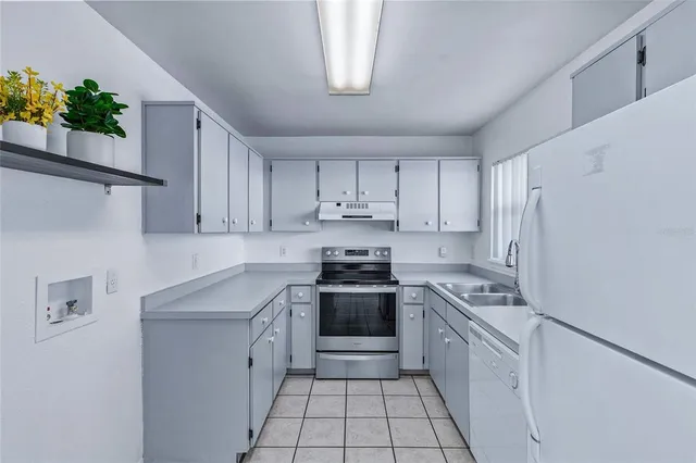 $229,900 | 1726 Tropical Court, Tavares, FL 32778