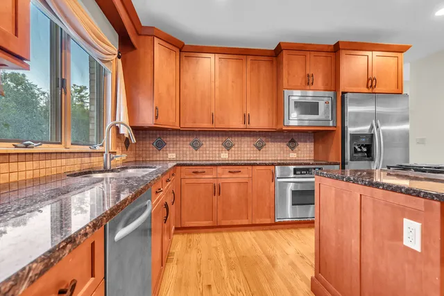 a en suite bathroom with a sink and a mirror
