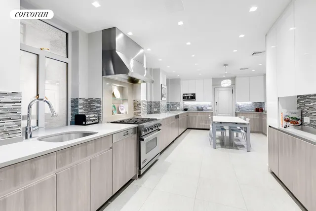 $8,500,000 | 211 Central Park West, Unit 4G | Upper West Side